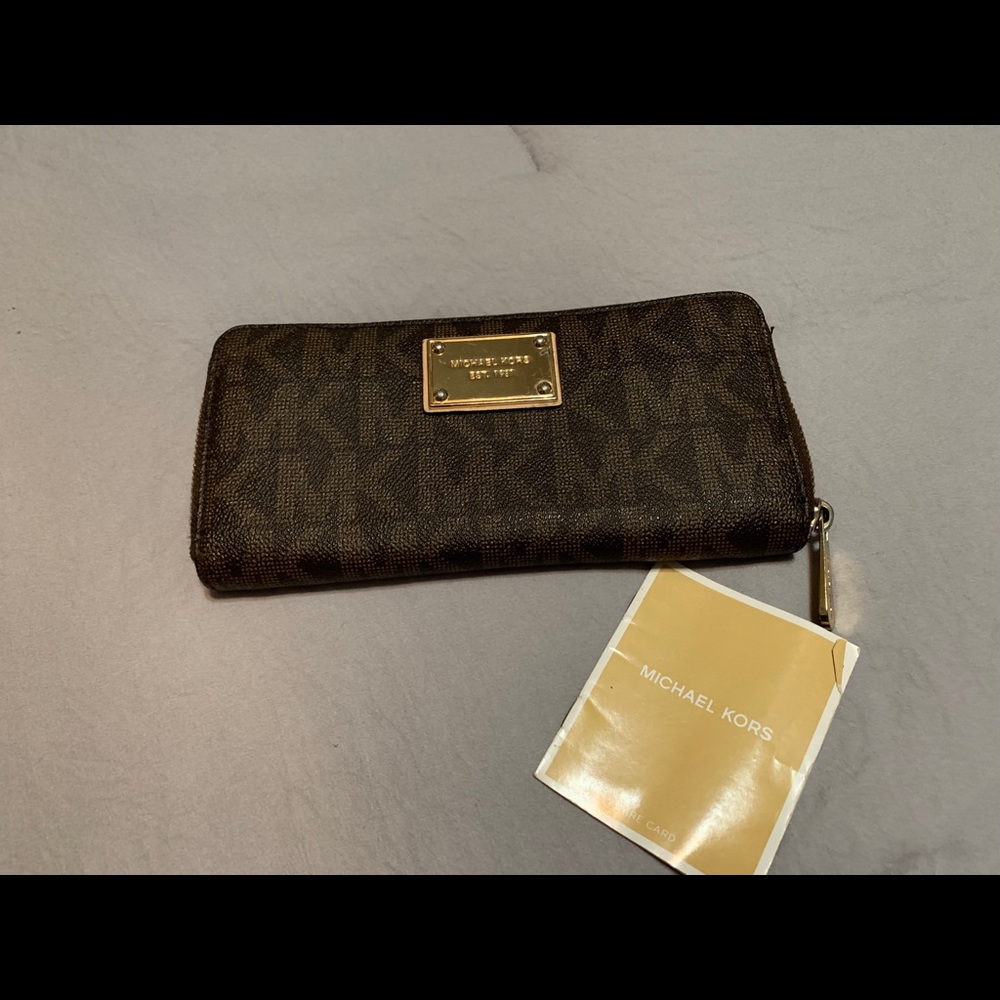 MK zipper wallet